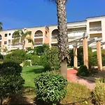 Hyeguy Pour 3 Personnes En Rez De Jardin Avec Piscine Commune A Giens 公寓