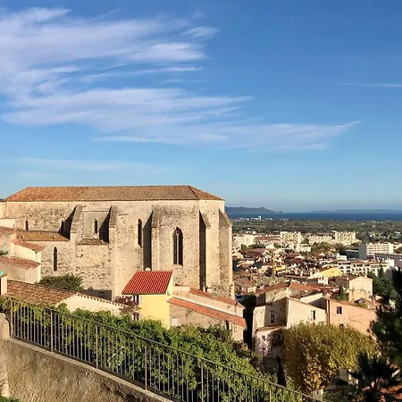 Hyeguy Pour 3 Personnes En Rez De Jardin Avec Piscine Commune A Giens