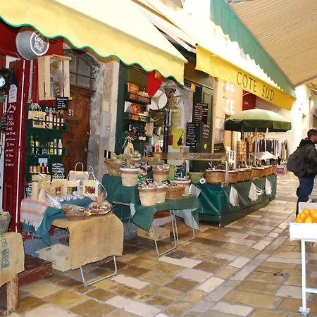 Hyeguy Pour 3 Personnes En Rez De Jardin Avec Piscine Commune A Giens Hyères