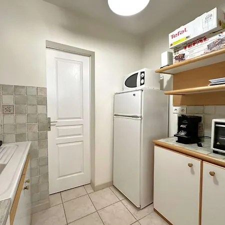 Hyeguy Pour 3 Personnes En Rez De Jardin Avec Piscine Commune à Giens Hyères