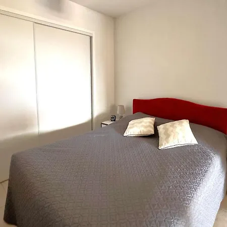 Hyeguy Pour 3 Personnes En Rez De Jardin Avec Piscine Commune à Giens Apartamento