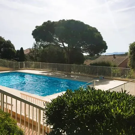 Hyeguy Pour 3 Personnes En Rez De Jardin Avec Piscine Commune à Giens * Hyères