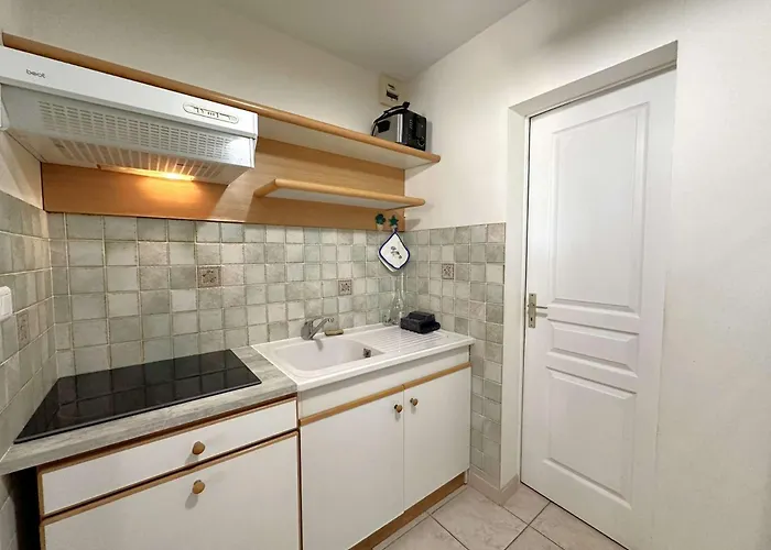 Апартаменти Hyeguy Pour 3 Personnes En Rez De Jardin Avec Piscine Commune A Giens