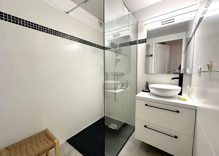 Hyeguy Pour 3 Personnes En Rez De Jardin Avec Piscine Commune A Giens Апартаменти