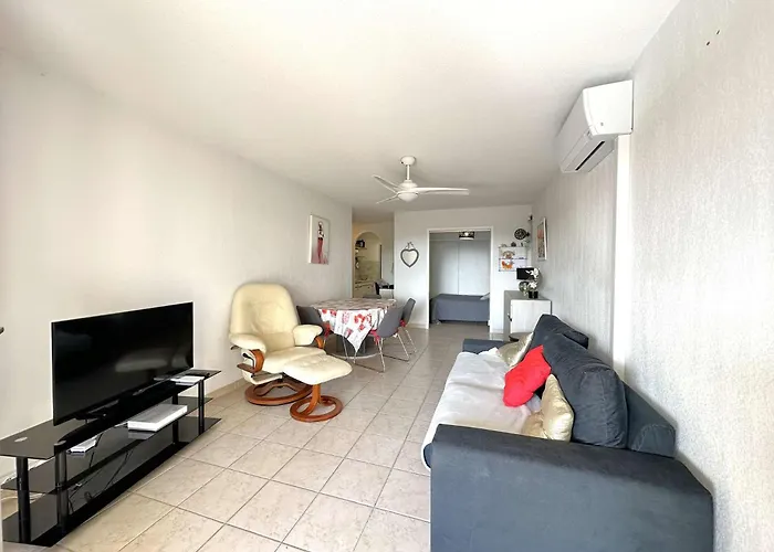 Hyeguy Pour 3 Personnes En Rez De Jardin Avec Piscine Commune A Giens *