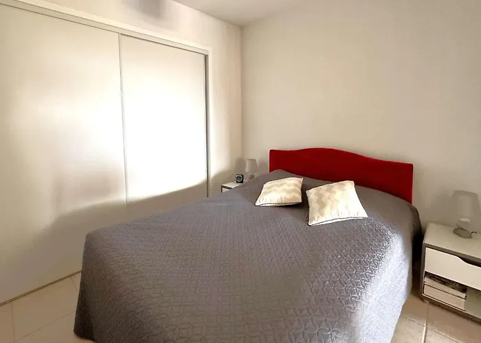 Hyeguy Pour 3 Personnes En Rez De Jardin Avec Piscine Commune A Giens Lejlighed