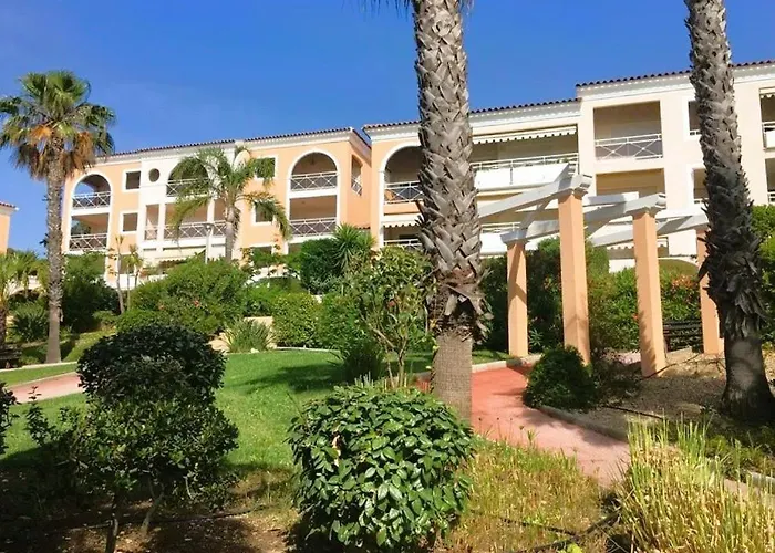 Hyeguy Pour 3 Personnes En Rez De Jardin Avec Piscine Commune A Giens Апартаменти