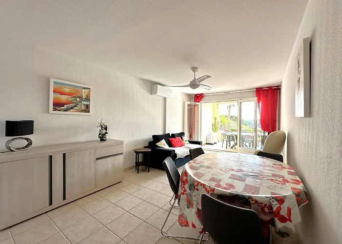 Апартаменти Hyeguy Pour 3 Personnes En Rez De Jardin Avec Piscine Commune A Giens Єр