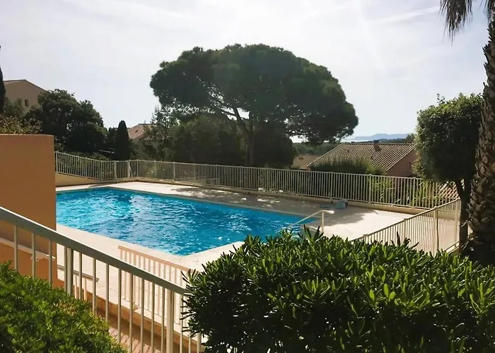 Hyeguy Pour 3 Personnes En Rez De Jardin Avec Piscine Commune A Giens * Hyères