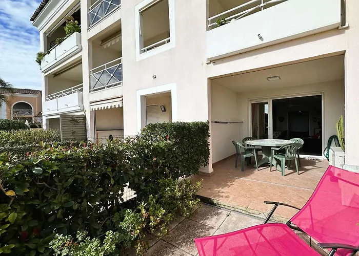 Hyeguy Pour 3 Personnes En Rez De Jardin Avec Piscine Commune A Giens Lejlighed