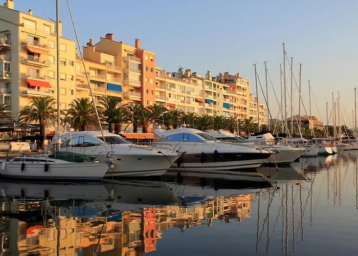 Hyeguy Pour 3 Personnes En Rez De Jardin Avec Piscine Commune A Giens Єр